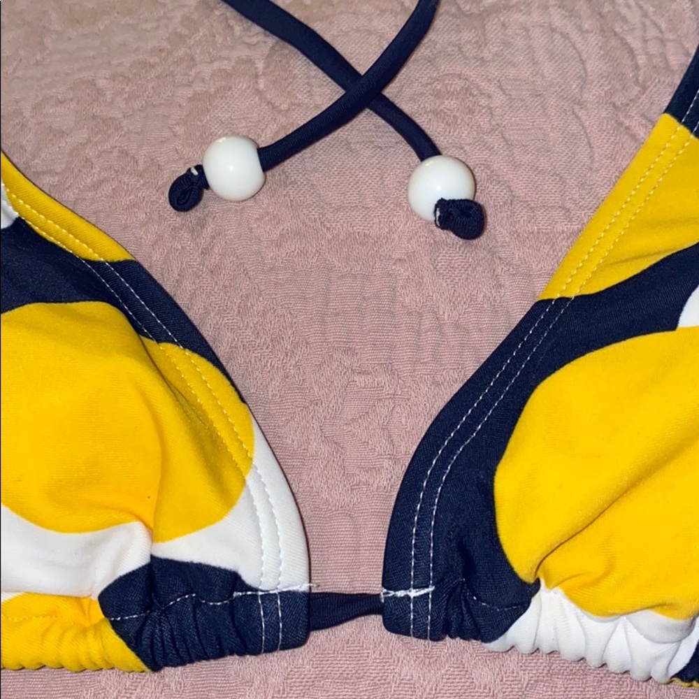 Bikini - Picture 3 of 3
